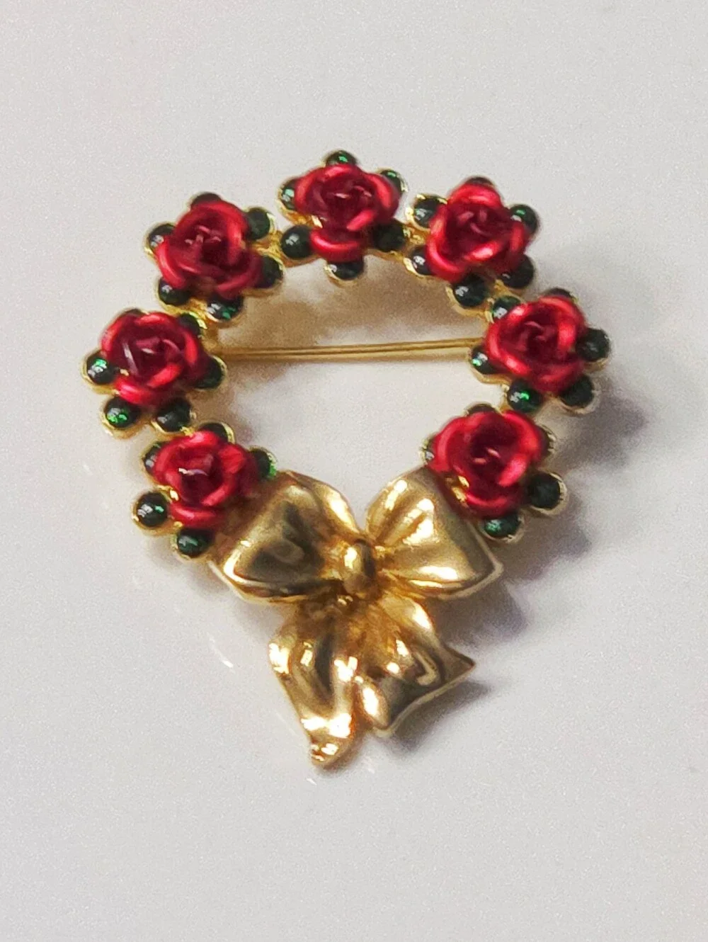 Avon Gold-tone Wreath Brooch with Red Rose Accents / Slivet Flower Brooch